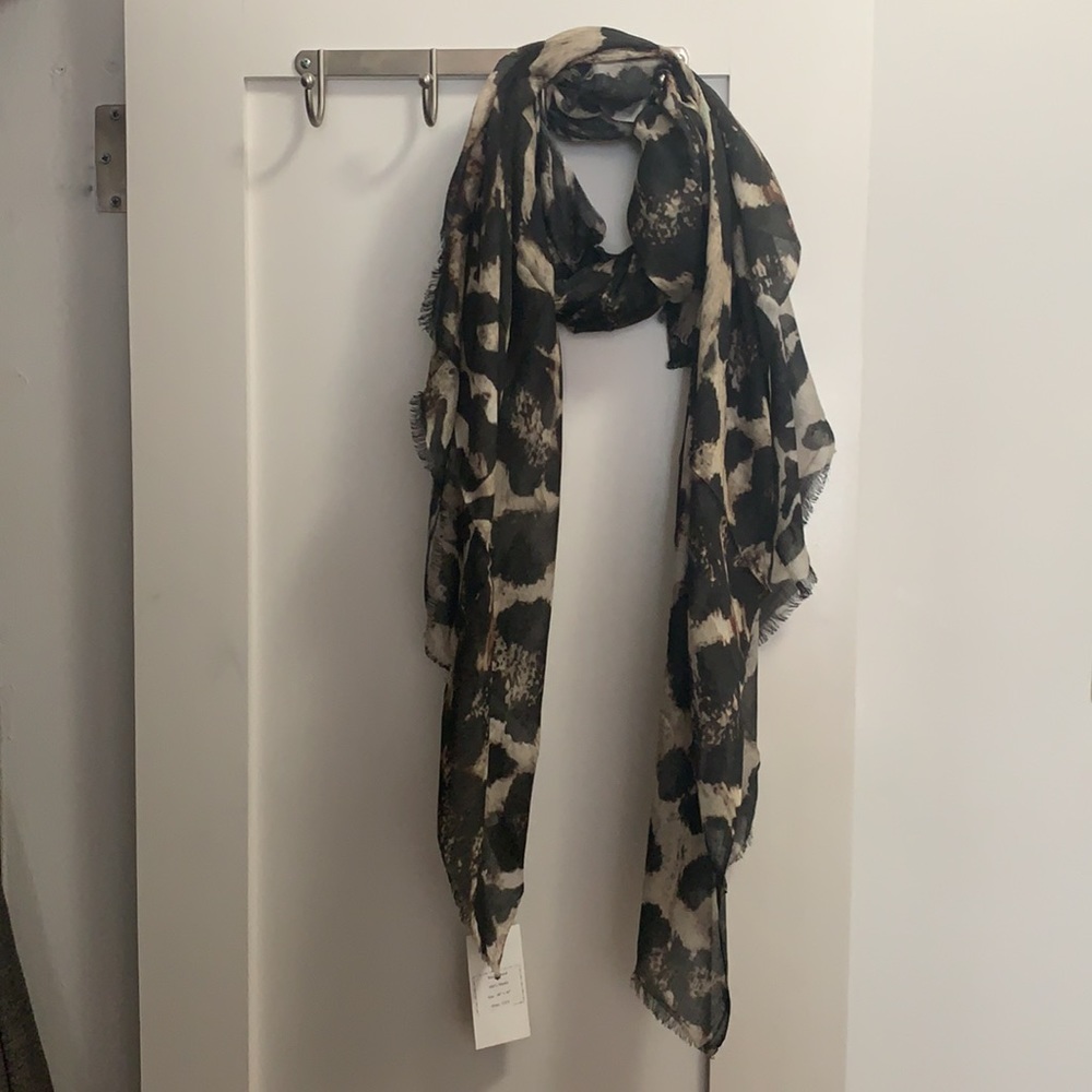 Bindya oversize animal print scarf cheetah